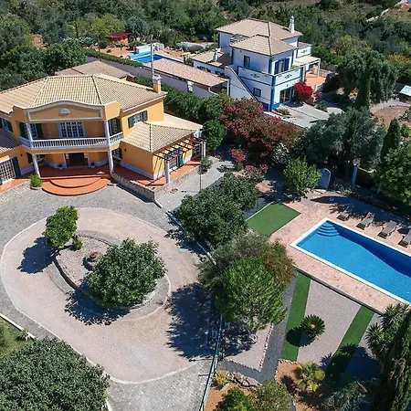 Monte Palmeiras Villa *